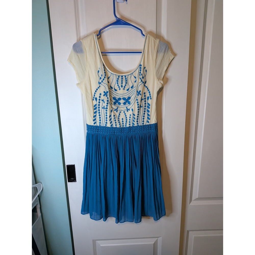 Miami Cream Blue Embroidered Crochet Waist Pleated Mini Dress Style 9395 Small